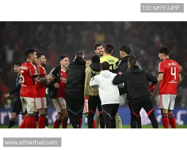 友谊赛激战莱比锡与本菲卡平局红牌争议引发全场热议 友谊赛激战莱比锡与本菲卡平局红牌争议引发全场热议